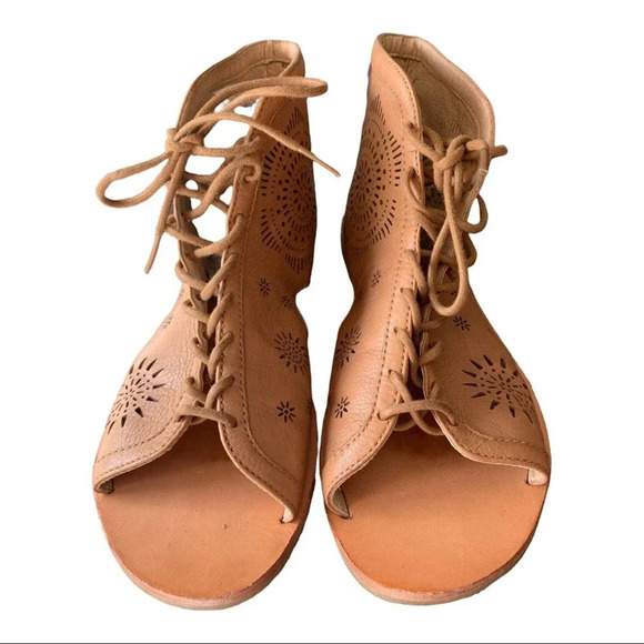 Koolaburra leather sandals lace front size 8 - Picture 3 of 7